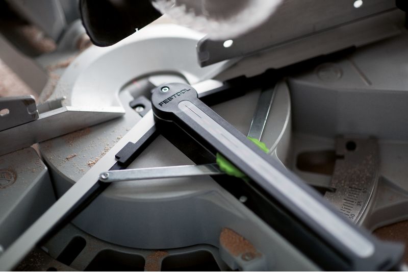 https://www.cesafonline.it/immagini_articoli/05-05-2017/troncatrice-a-trazione-ks-120-eb-festool-613.jpg