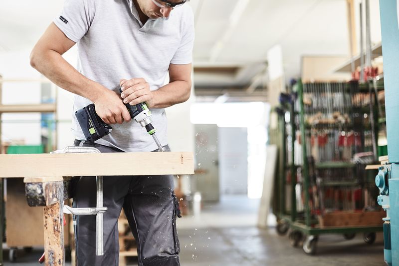 https://www.cesafonline.it/immagini_articoli/05-07-2017/trapano-avvitatore-con-percussione-a-batteria-quadrive-pdc-18-4-5-2-4-0-i-set-sca-festool-500.jpg