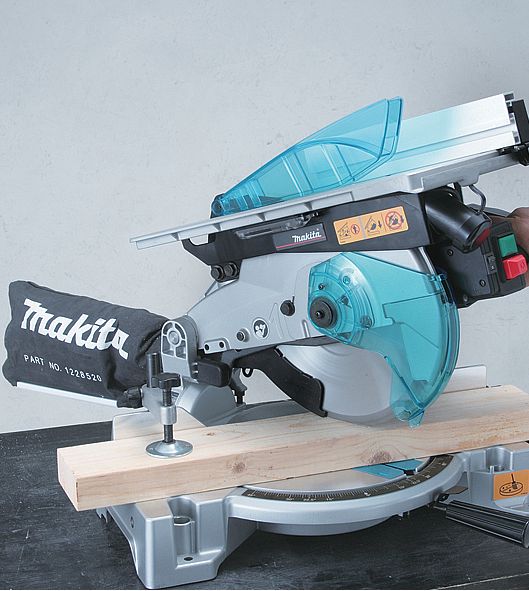 https://www.cesafonline.it/immagini_articoli/11-12-2017/sega-da-banco-lh1040f-makita.jpg